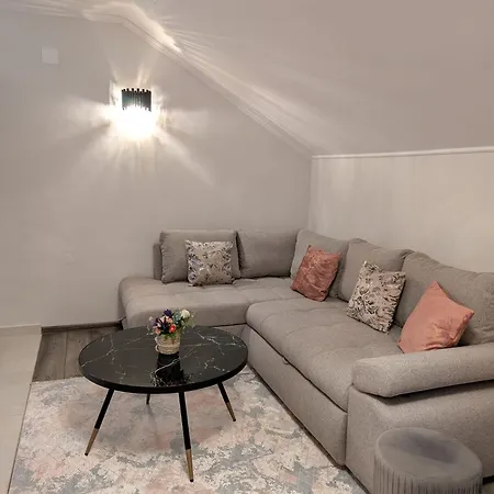 Syrius Apartment *